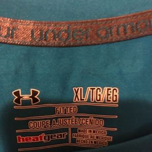 XL Women’s Under Armour fitted Heatgear shirt